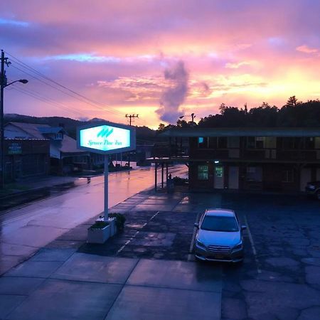 Spruce Pine Inn Экстерьер фото