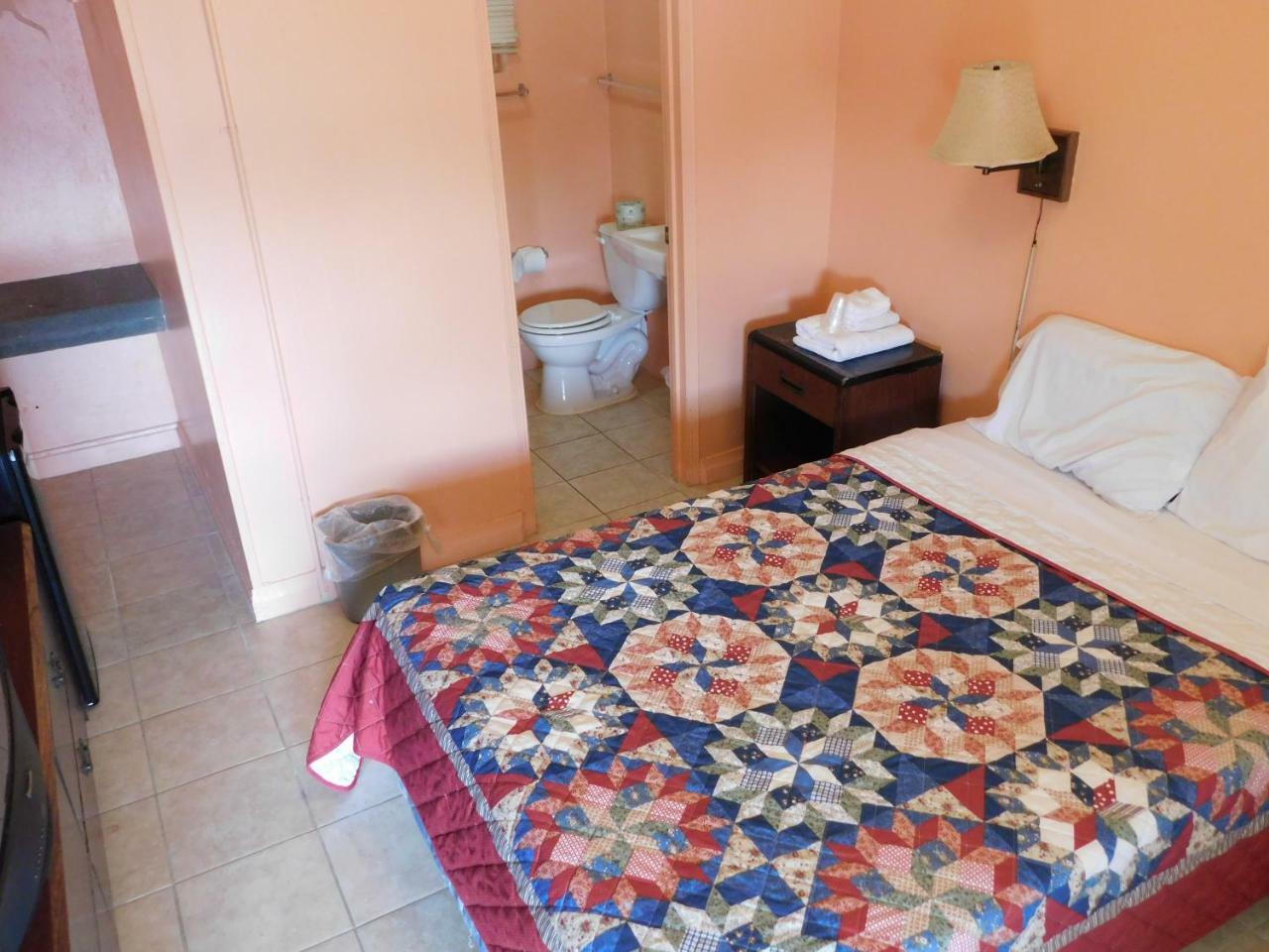 Spruce Pine Inn Экстерьер фото